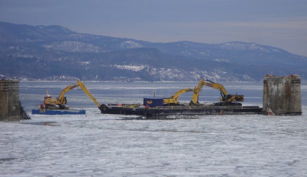 Barge 030