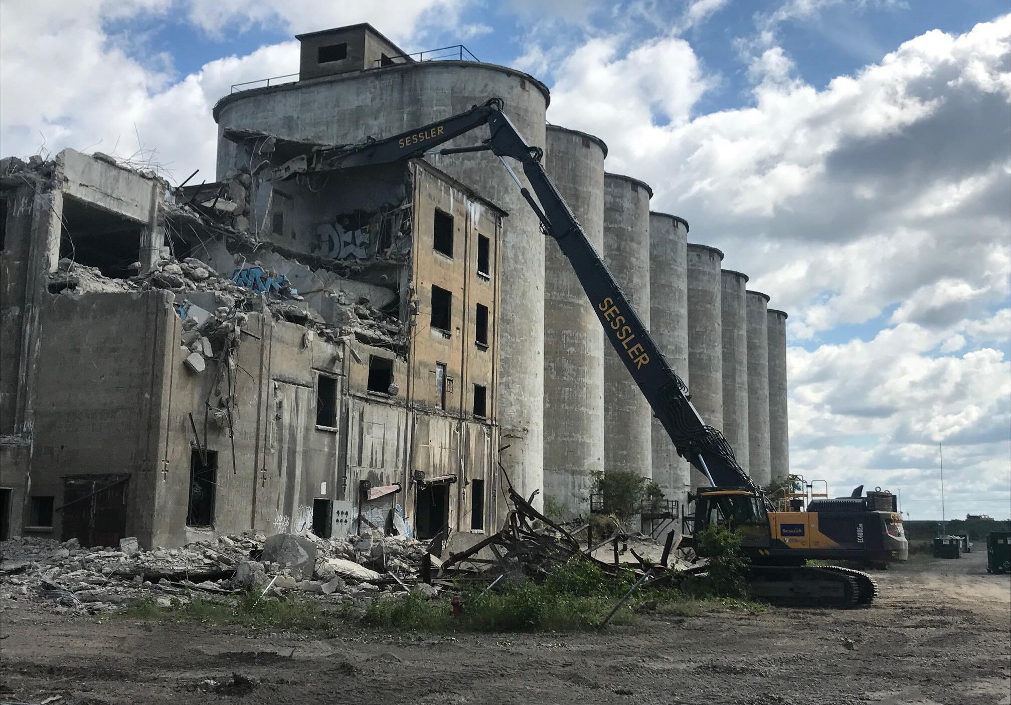 Crh Concrete Plant Buffalo New York Sessler Wrecking 3 2016x1406